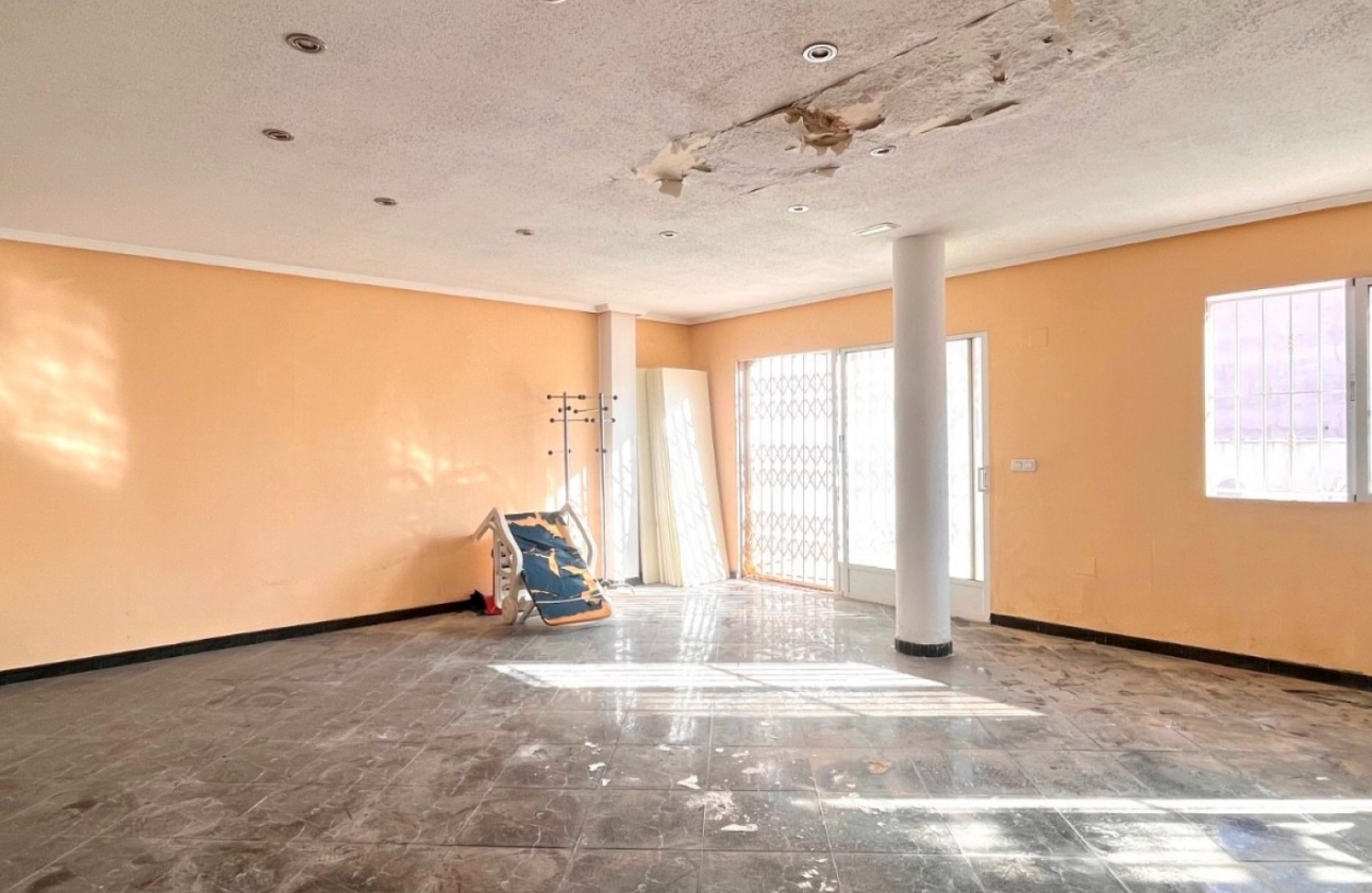 Resale - Commercial - Torrevieja - Playa del Cura