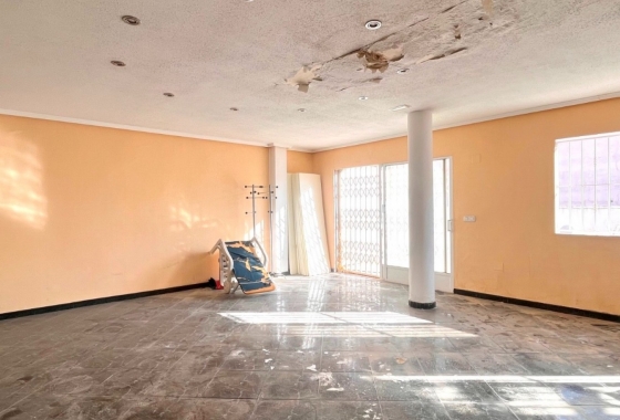 Resale - Commercial - Torrevieja - Playa del Cura