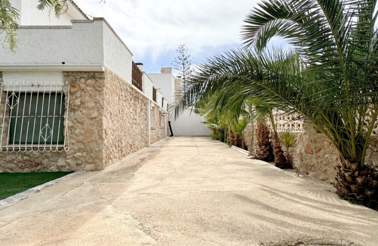 Resale - Villa - Orihuela Costa - La Zenia