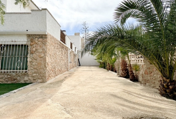 Resale - Villa - Orihuela Costa - La Zenia