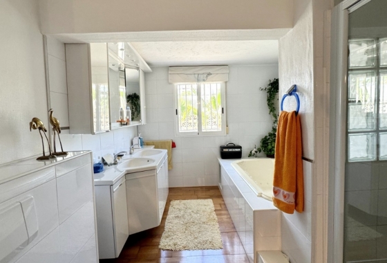 Resale - Villa - Orihuela Costa - La Zenia