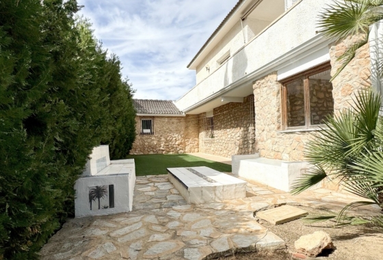 Resale - Villa - Orihuela Costa - La Zenia