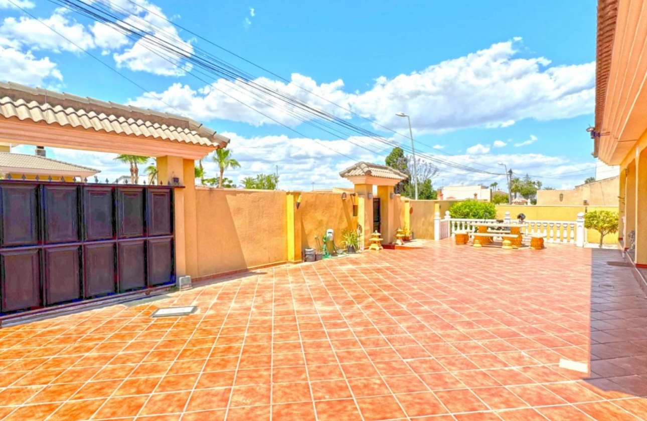 Resale - Villa - Torrevieja - Los Balcones - Los Altos del Edén