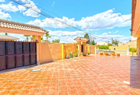 Resale - Villa - Torrevieja - Los Balcones - Los Altos del Edén