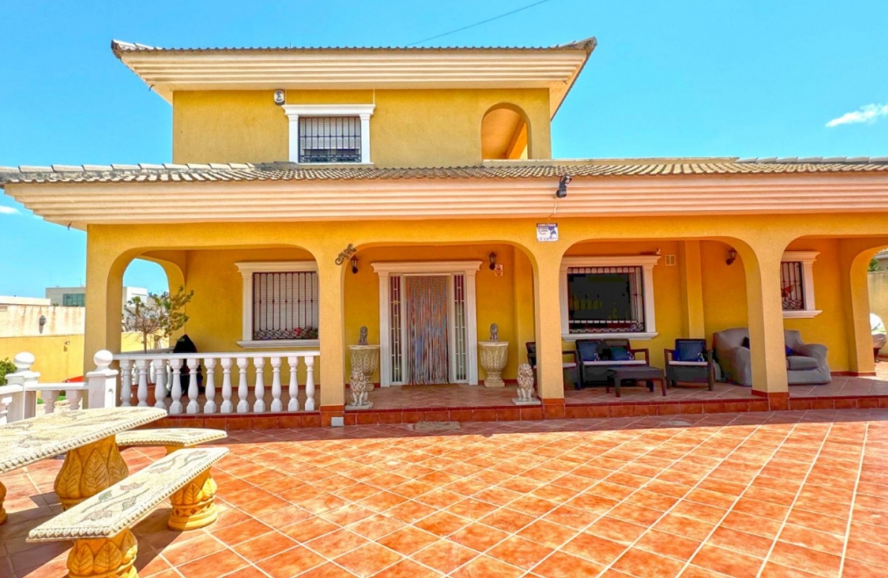 Resale - Villa - Torrevieja - Los Balcones - Los Altos del Edén