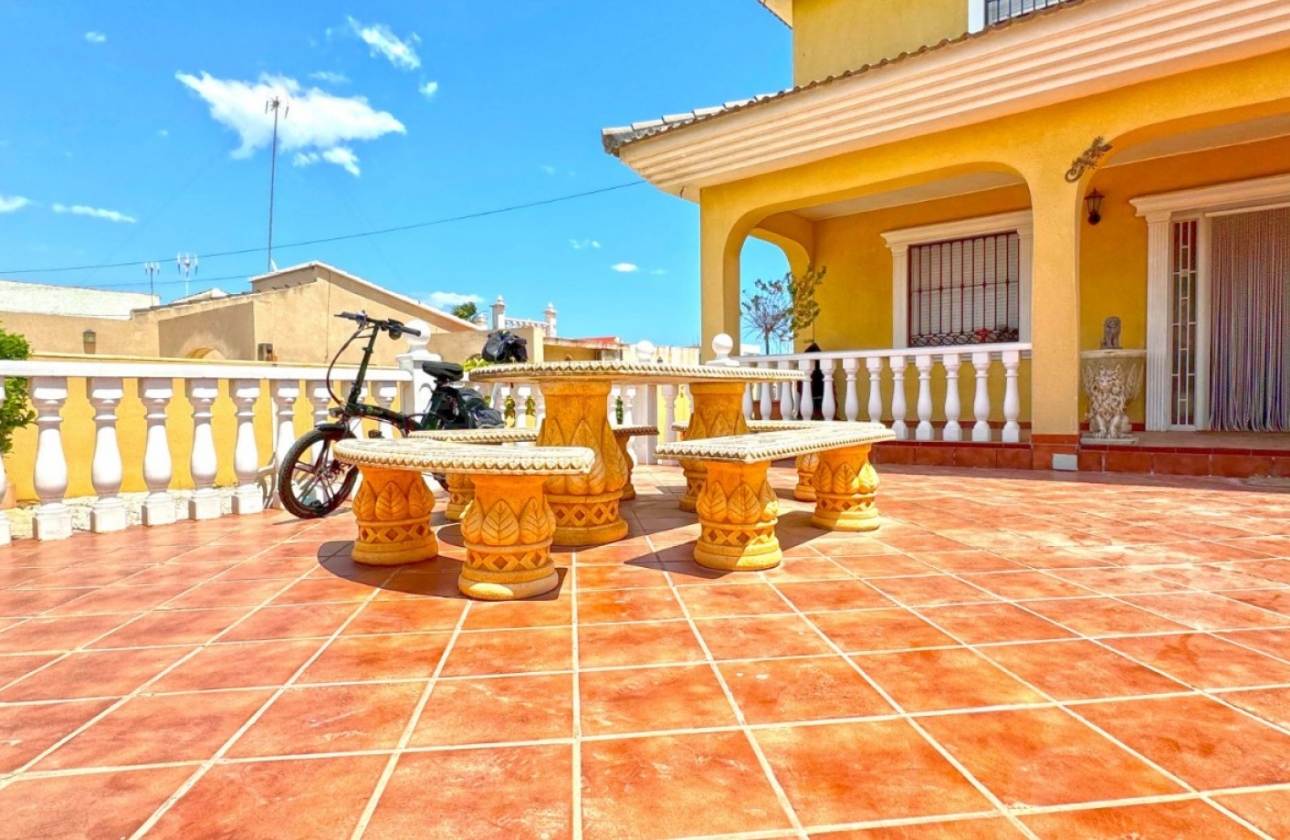Resale - Villa - Torrevieja - Los Balcones - Los Altos del Edén
