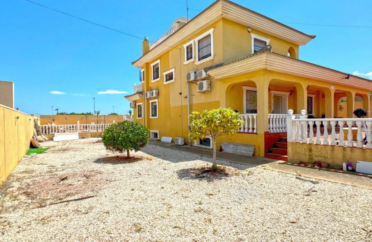Resale - Villa - Torrevieja - Los Balcones - Los Altos del Edén
