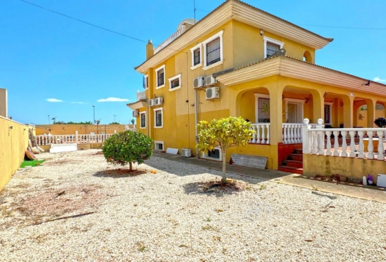 Resale - Villa - Torrevieja - Los Balcones - Los Altos del Edén