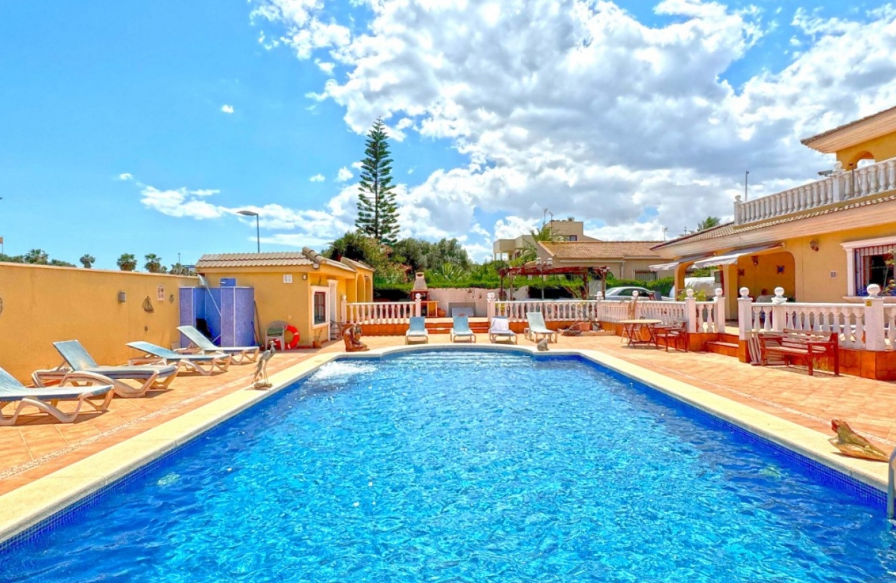 Resale - Villa - Torrevieja - Los Balcones - Los Altos del Edén