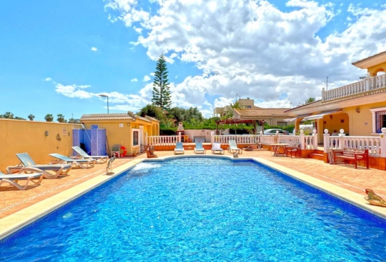 Resale - Villa - Torrevieja - Los Balcones - Los Altos del Edén