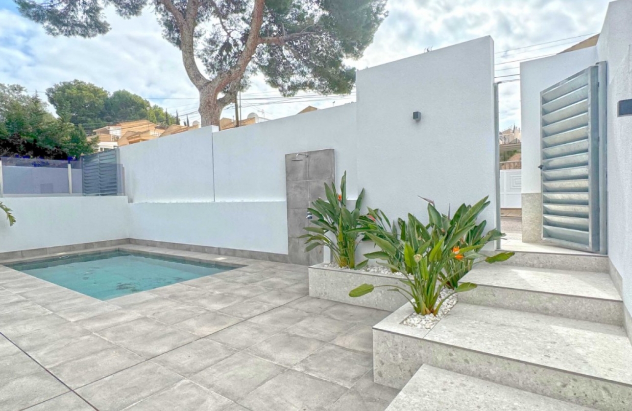 Resale - Villa - Torrevieja - Los Balcones - Los Altos del Edén