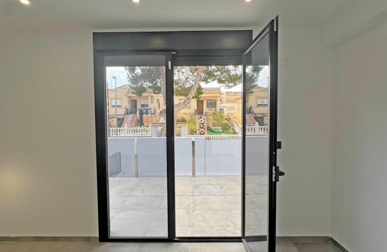 Resale - Villa - Torrevieja - Los Balcones - Los Altos del Edén