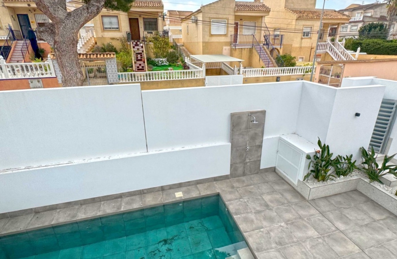 Resale - Villa - Torrevieja - Los Balcones - Los Altos del Edén