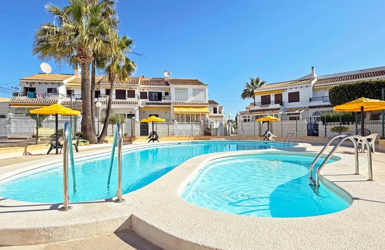Resale - Apartment / flat - Torrevieja - Torrelamata - La Mata