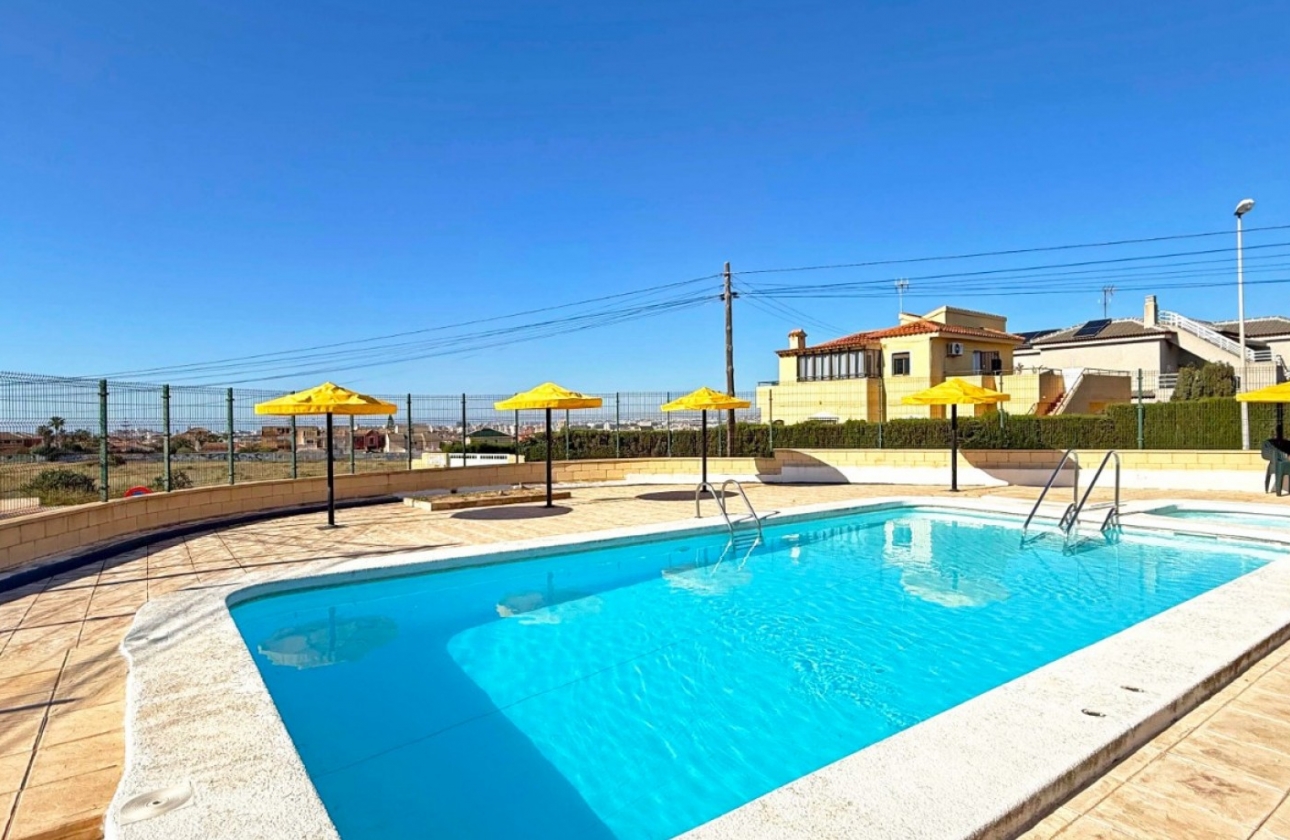 Resale - Apartment / flat - Torrevieja - Torrelamata - La Mata