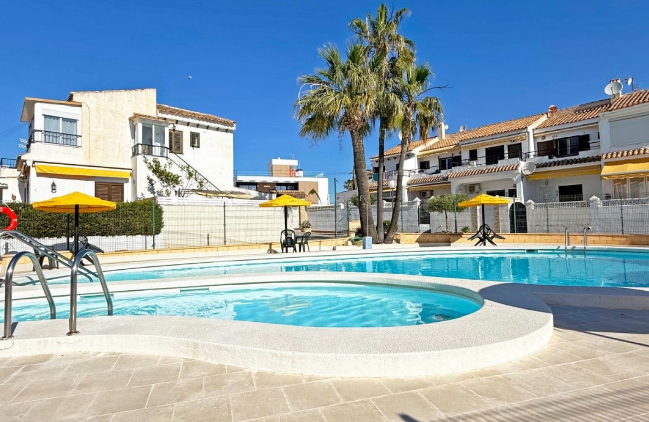 Resale - Apartment / flat - Torrevieja - Torrelamata - La Mata