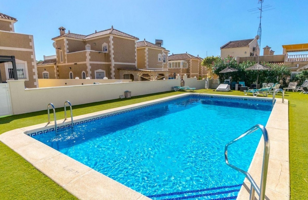 Resale - Villa - Orihuela Costa - Villamartín