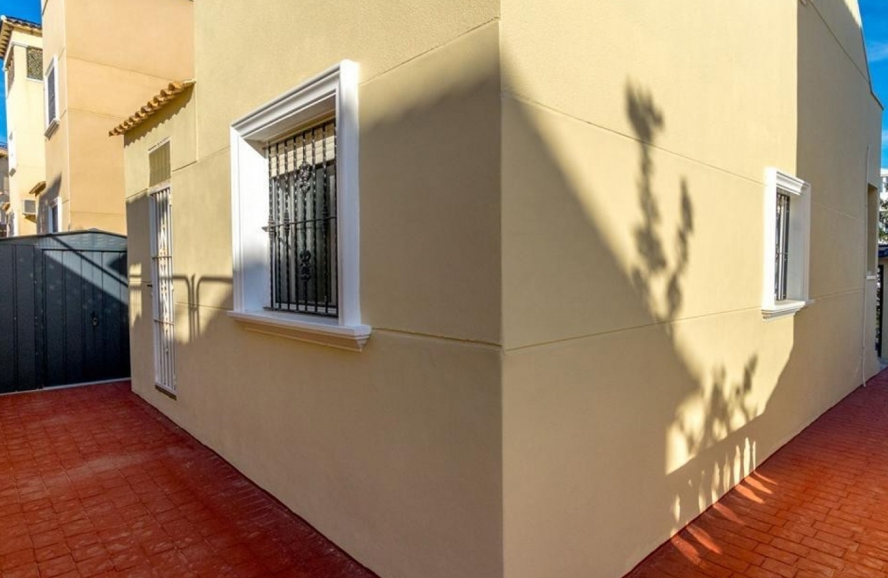 Resale - Villa - Orihuela Costa - Villamartín