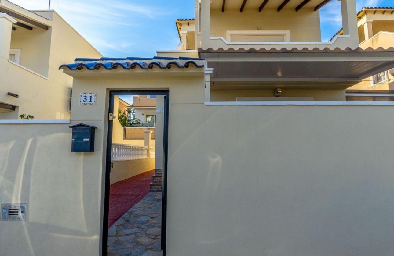 Resale - Villa - Orihuela Costa - Villamartín
