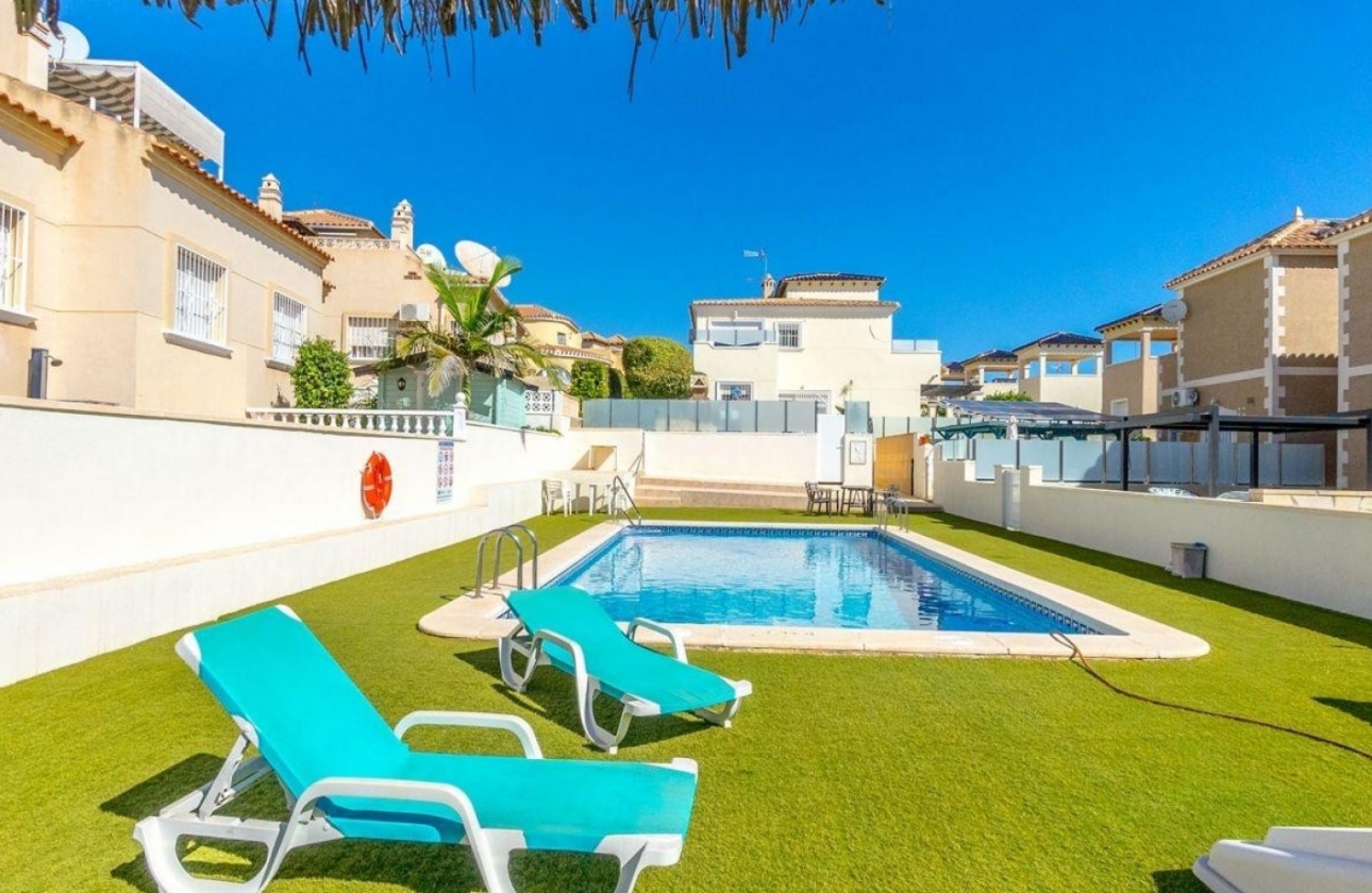 Resale - Villa - Orihuela Costa - Villamartín