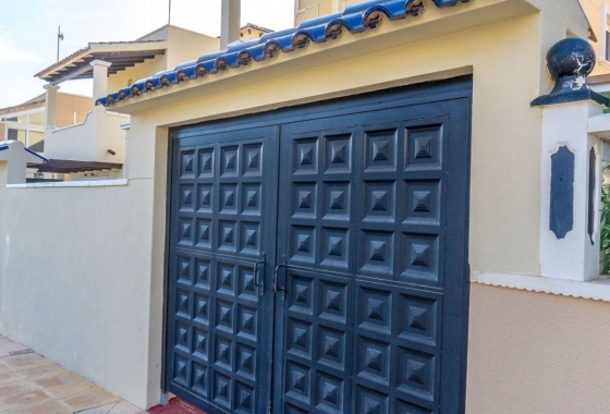 Resale - Villa - Orihuela Costa - Villamartín