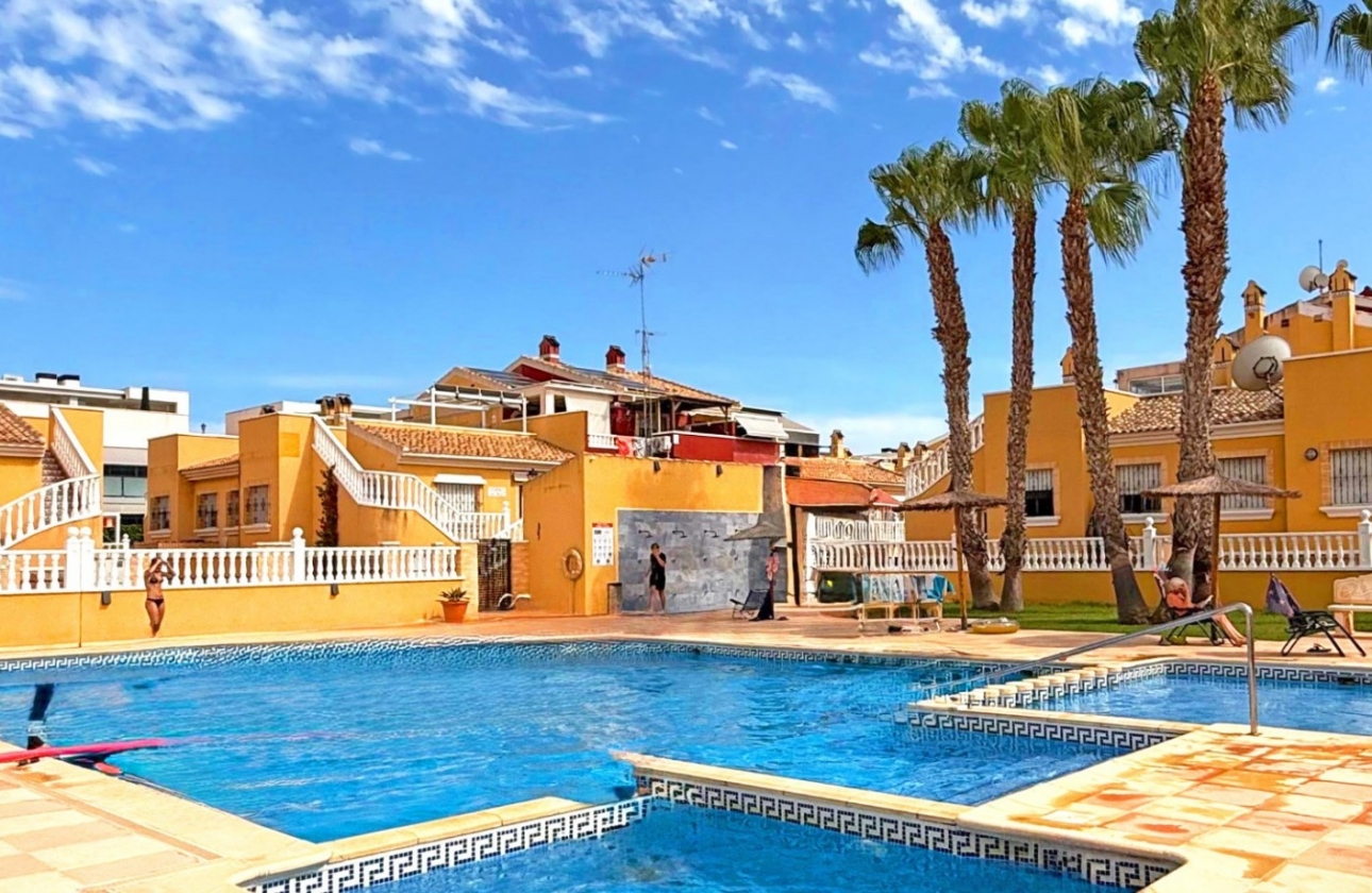 Resale - House - Torrevieja - La Siesta - El Salado -  Torreta