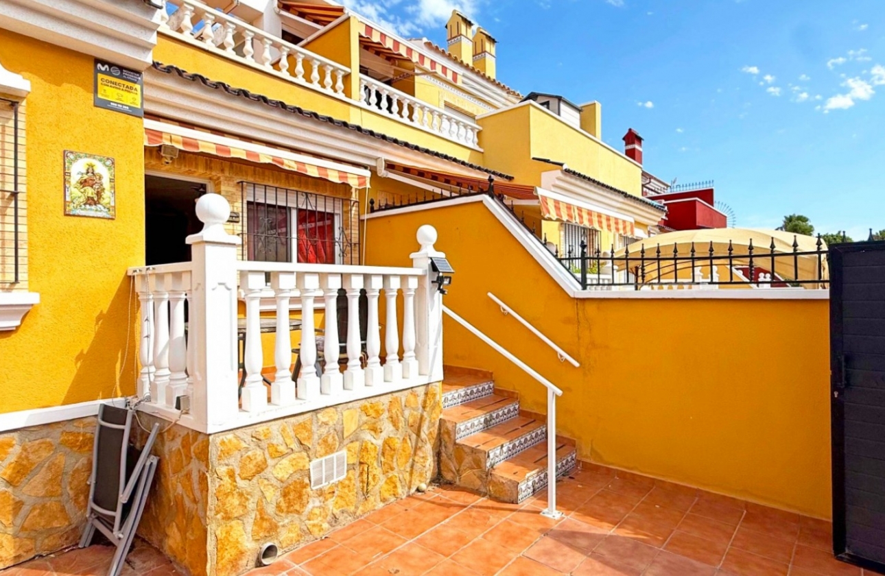 Resale - House - Torrevieja - La Siesta - El Salado -  Torreta