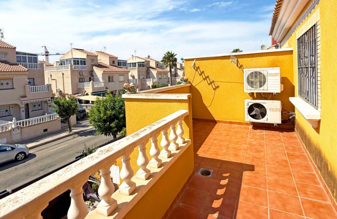 Resale - House - Torrevieja - La Siesta - El Salado -  Torreta