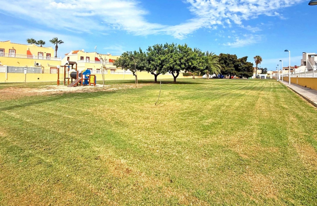 Resale - House - Torrevieja - La Siesta - El Salado -  Torreta