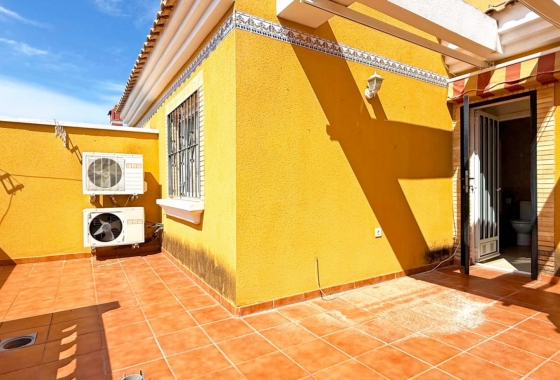Resale - House - Torrevieja - La Siesta - El Salado -  Torreta