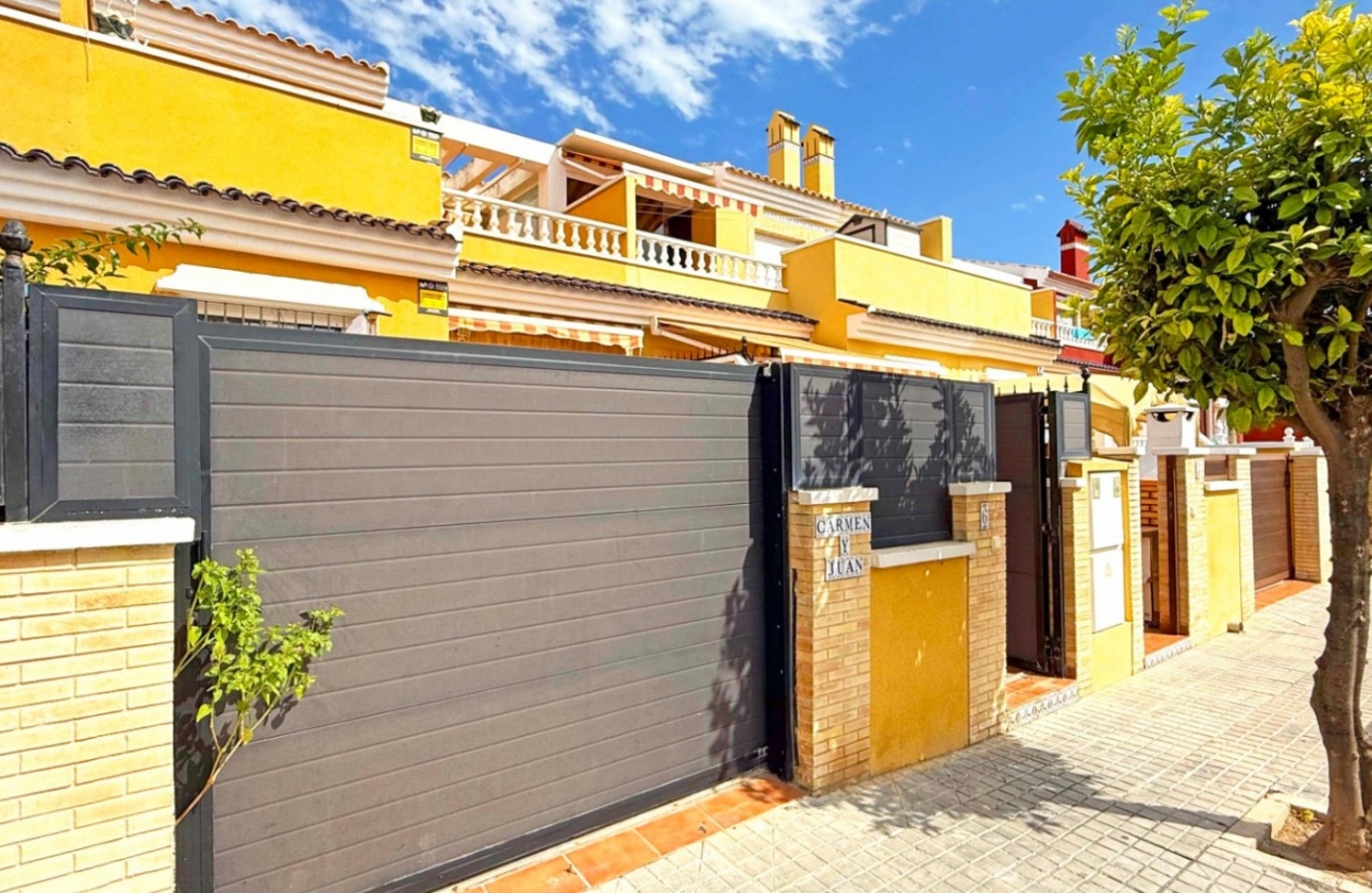 Resale - House - Torrevieja - La Siesta - El Salado -  Torreta