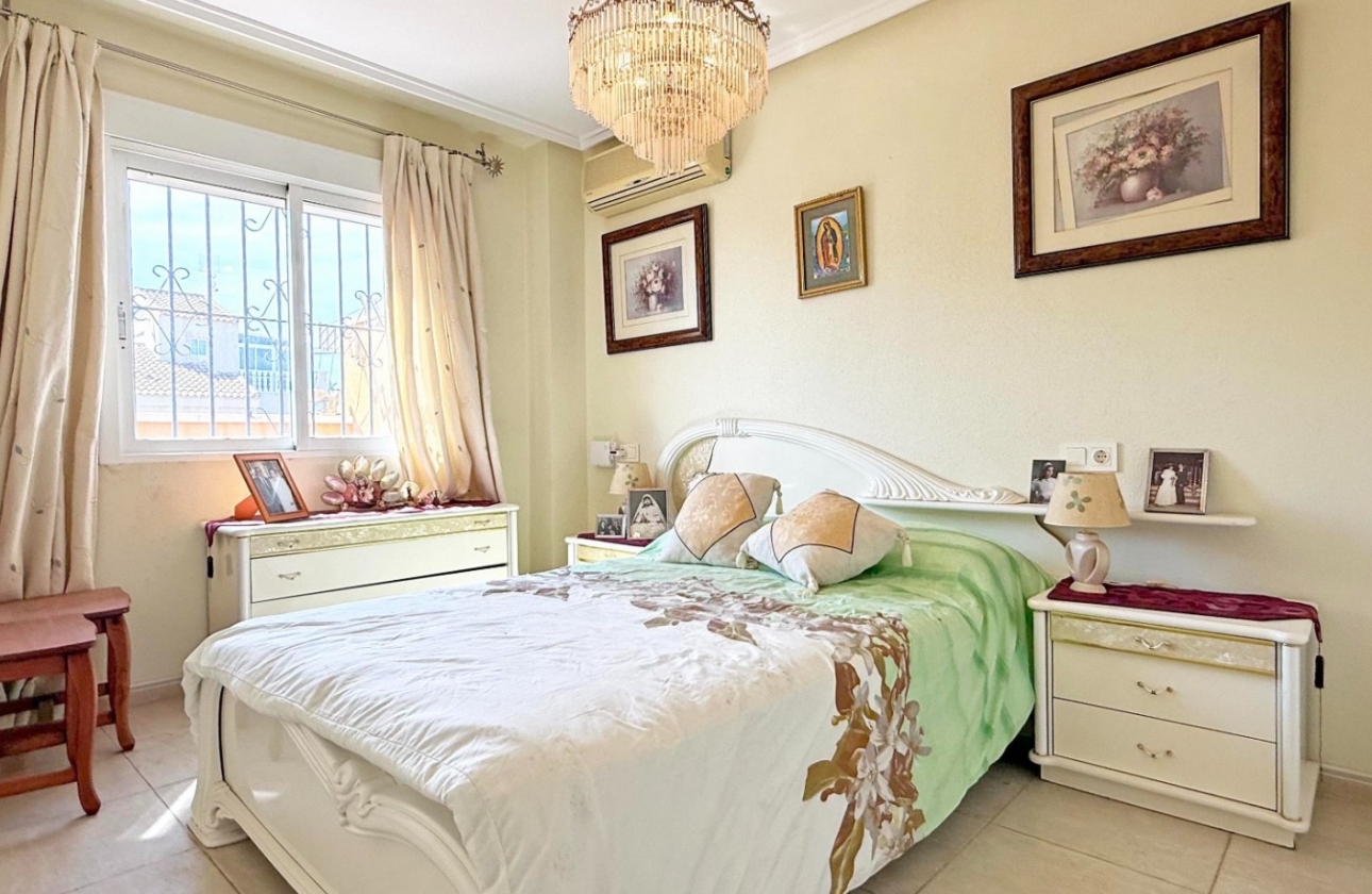 Resale - House - Torrevieja - La Siesta - El Salado -  Torreta