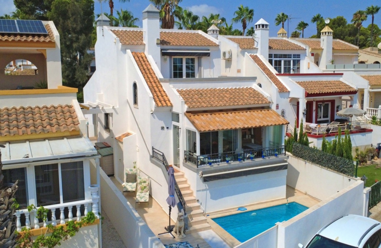 Resale - Villa - Orihuela Costa - Villamartín
