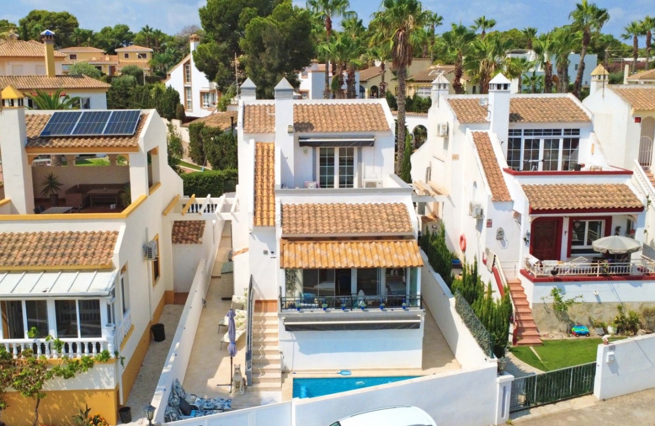 Resale - Villa - Orihuela Costa - Villamartín
