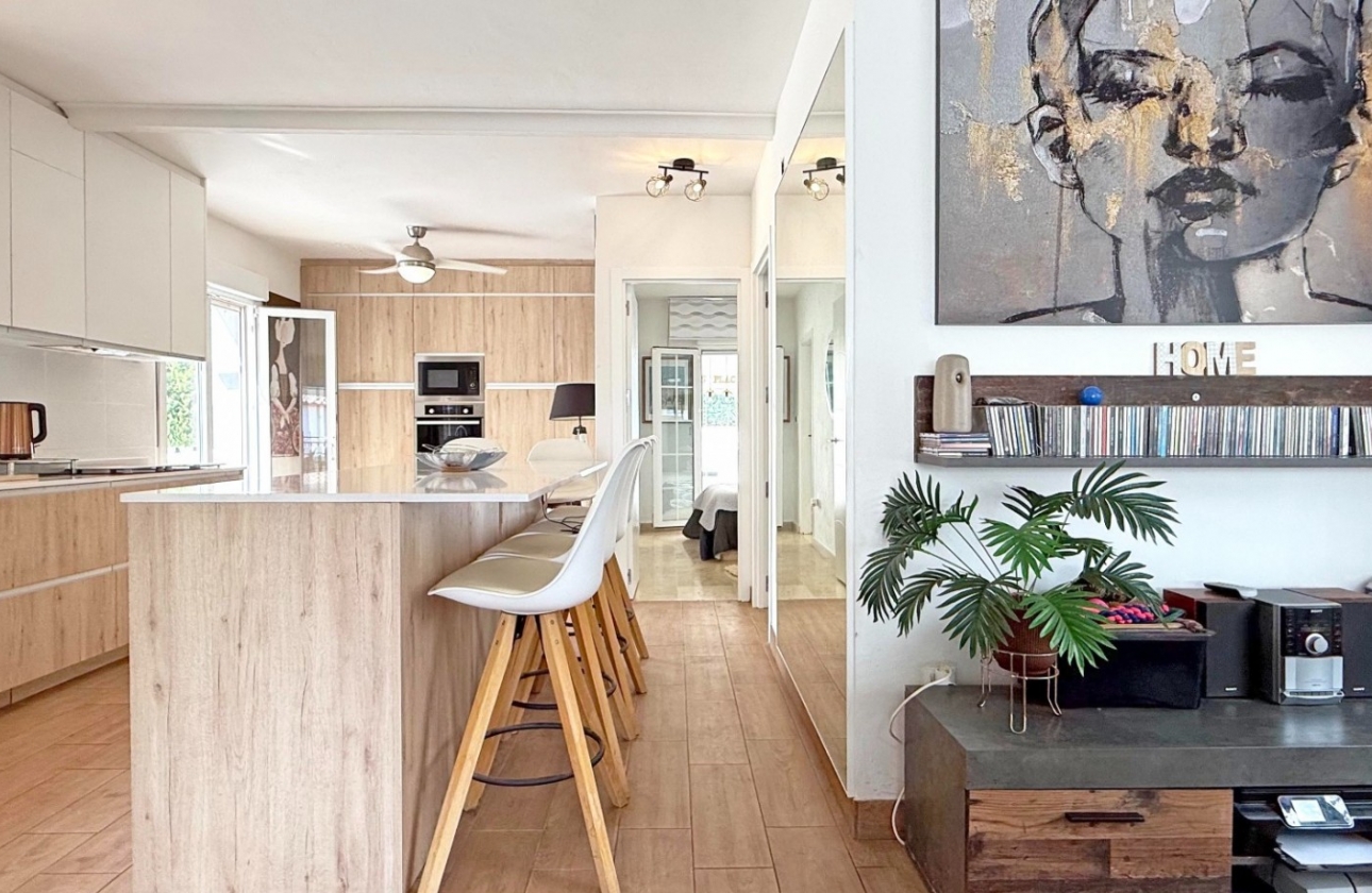 Resale - Villa - Orihuela Costa - Villamartín