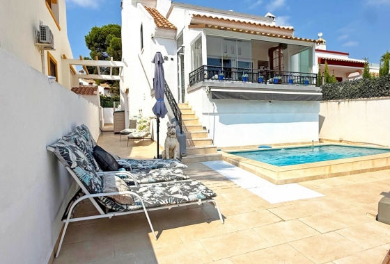 Resale - Villa - Orihuela Costa - Villamartín