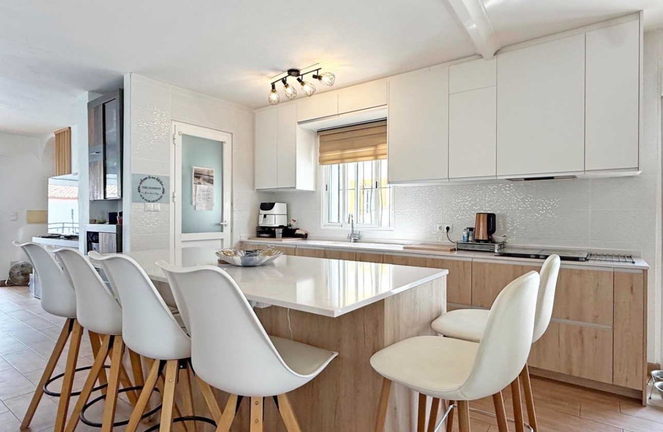 Resale - Villa - Orihuela Costa - Villamartín