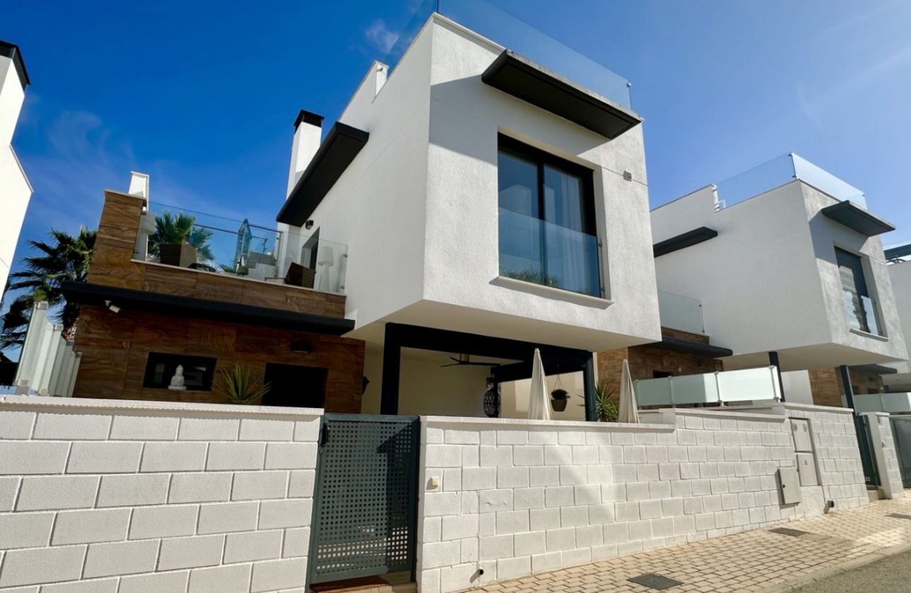 Resale - Villa - Orihuela Costa - Lomas de Cabo Roig