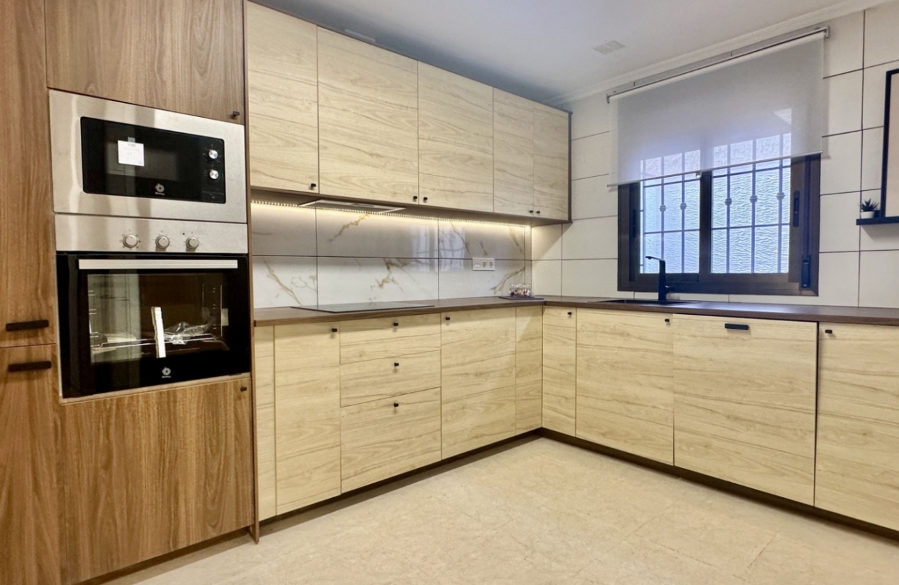 Resale - House - San Miguel de Salinas