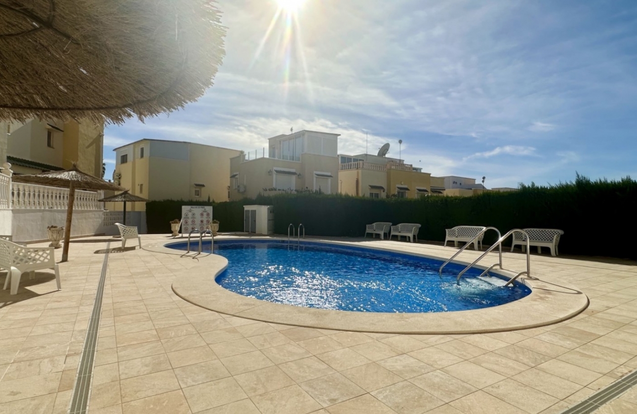 Resale - Villa - Orihuela Costa - Los Altos