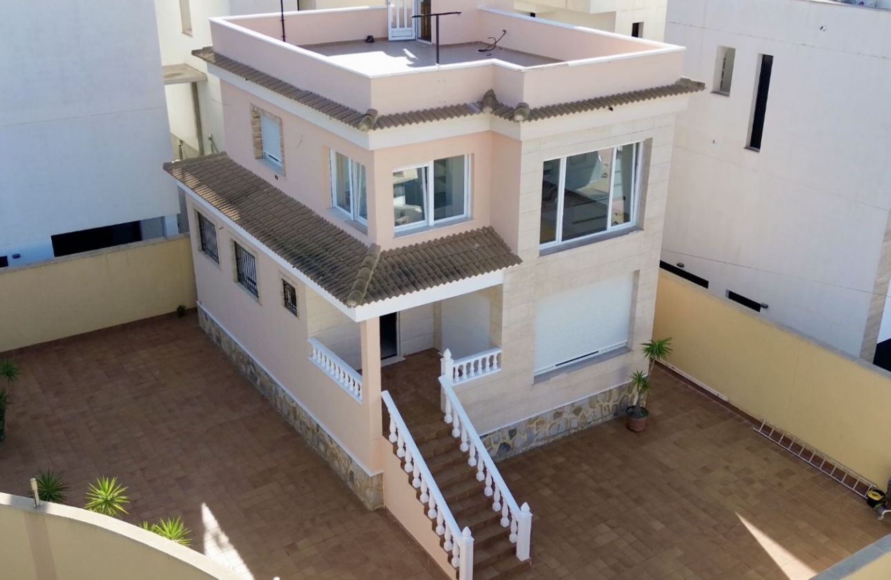 Resale - Villa - Orihuela Costa - Villamartín