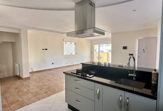 Resale - Villa - Orihuela Costa - Villamartín