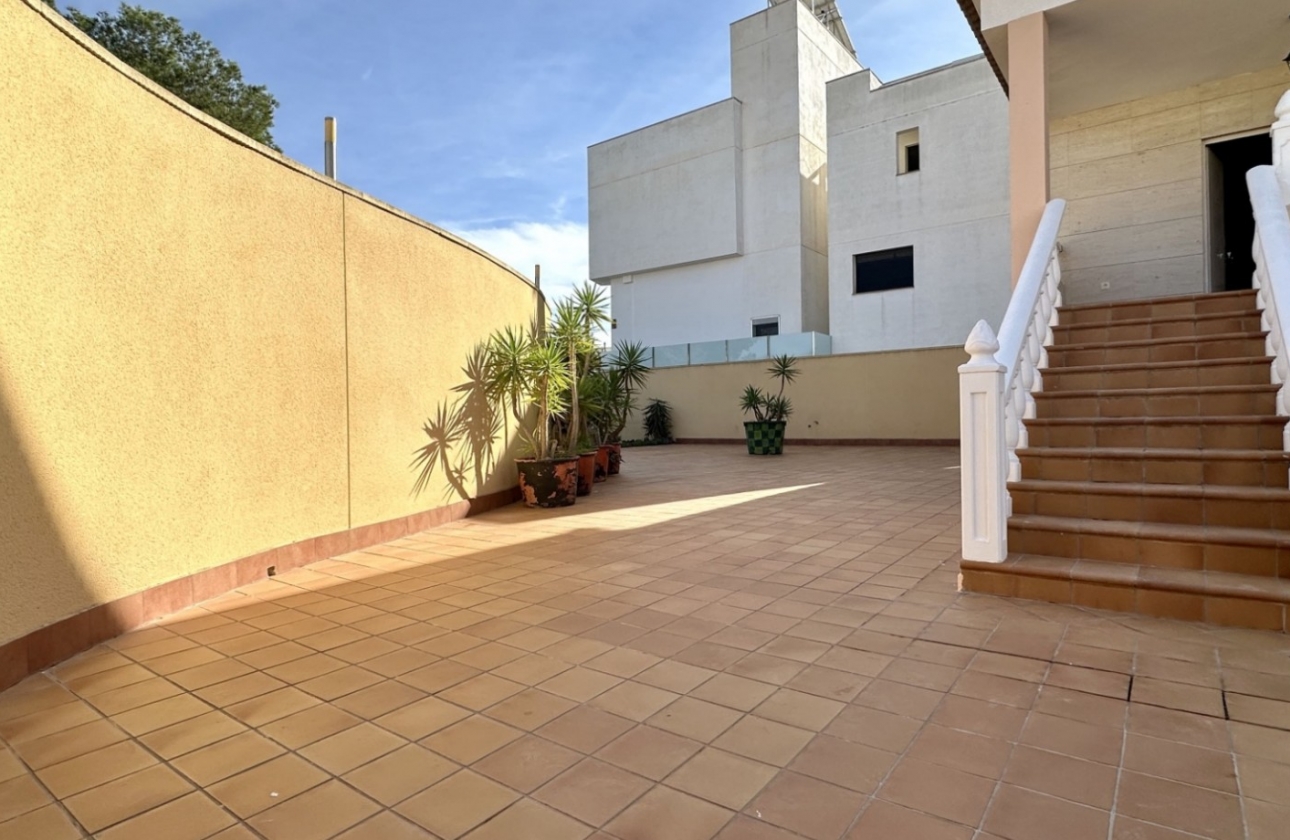 Resale - Villa - Orihuela Costa - Villamartín