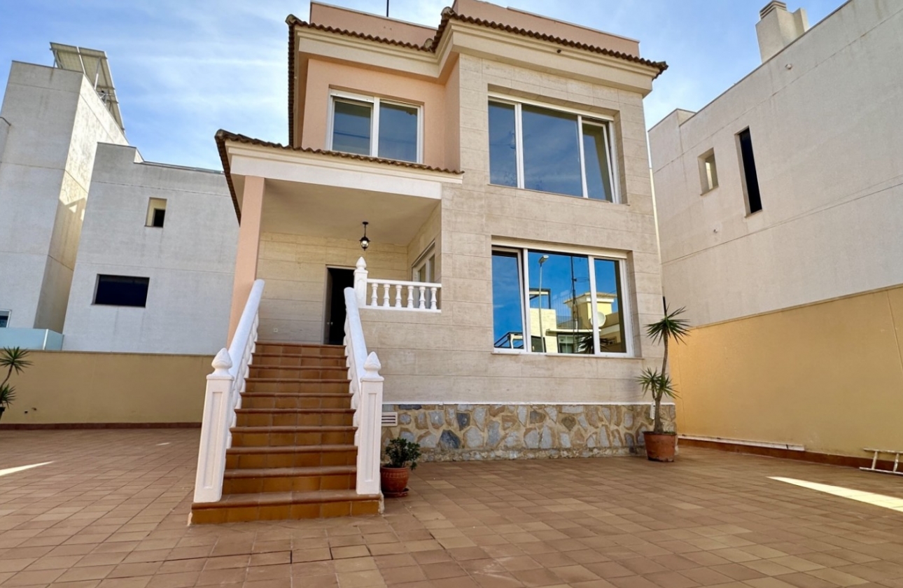 Resale - Villa - Orihuela Costa - Villamartín