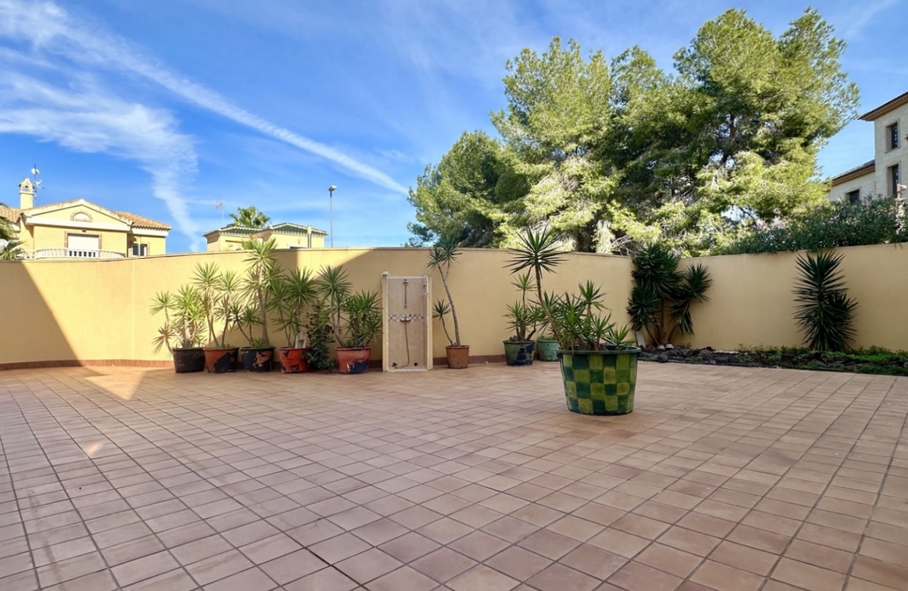 Resale - Villa - Orihuela Costa - Villamartín