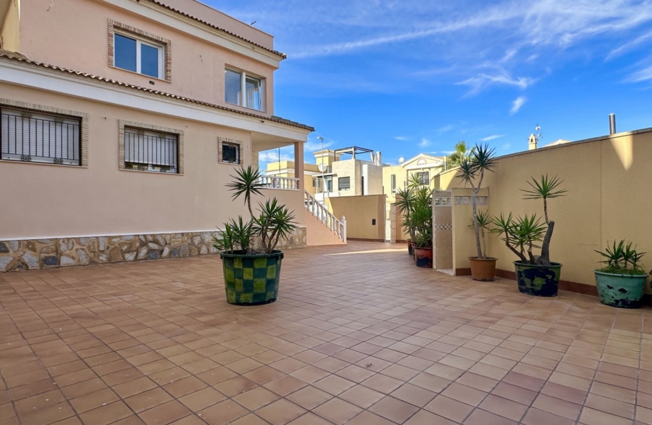 Resale - Villa - Orihuela Costa - Villamartín