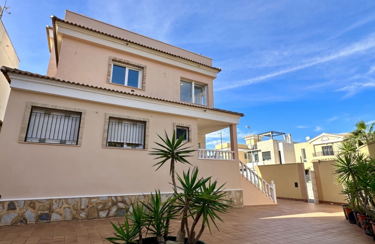 Resale - Villa - Orihuela Costa - Villamartín