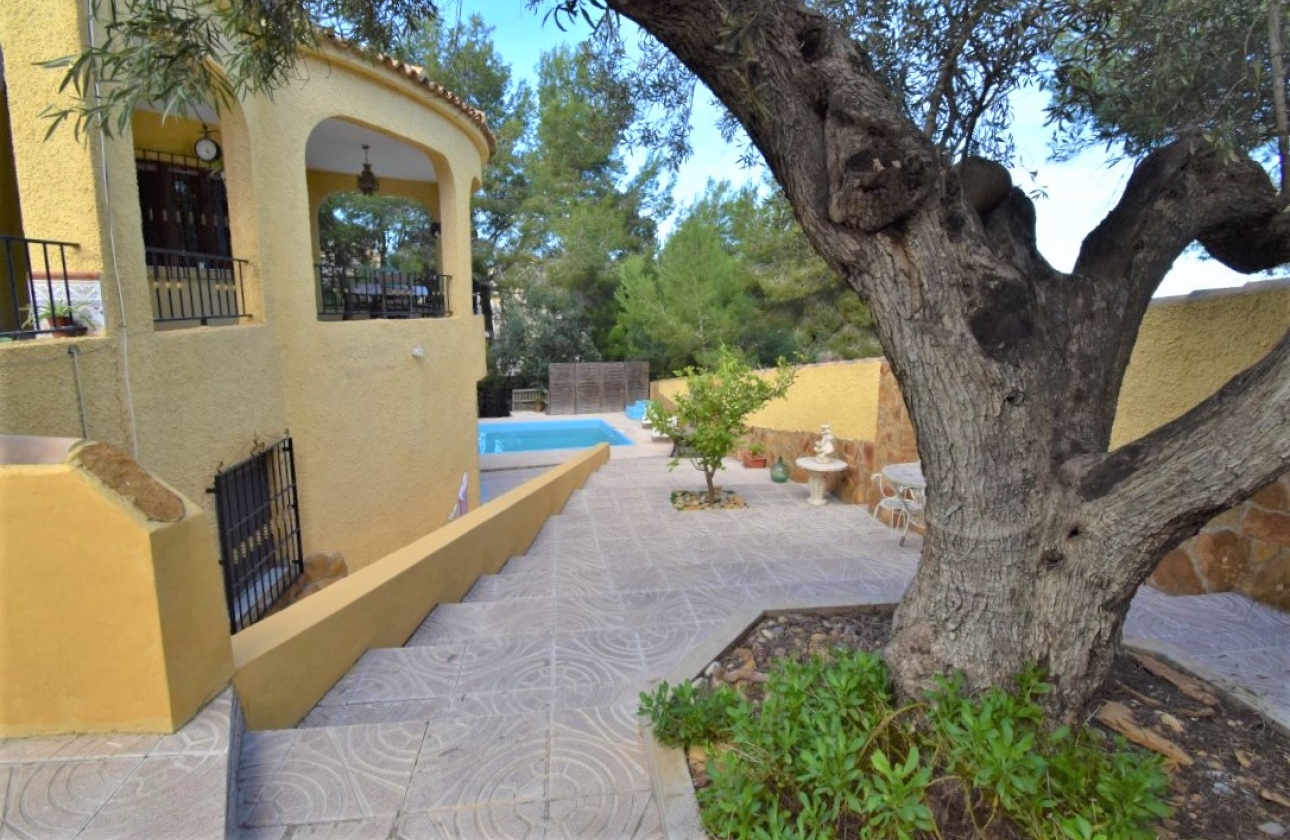 Resale - Villa - Orihuela Costa - Villamartin