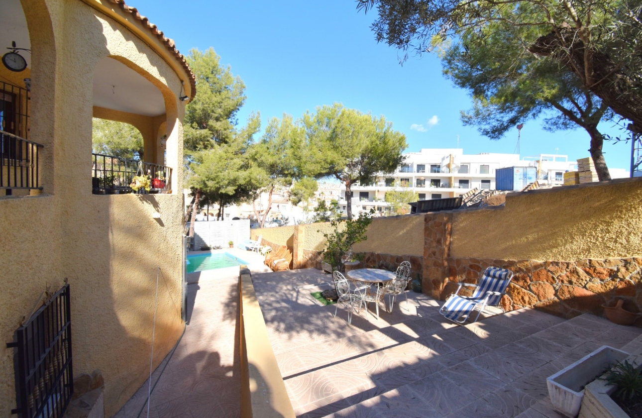 Resale - Villa - Orihuela Costa - Villamartin