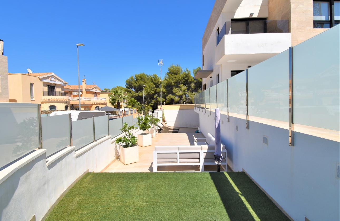 Resale - Villa - Orihuela Costa - Villamartin